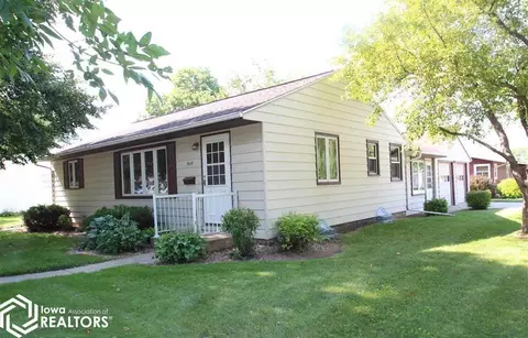 1604 Hillcrest Dr, Mason City, IA 50401