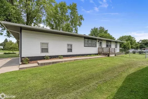 426 S 9th Ave, Washington, IA 52353