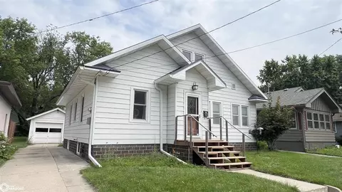 1026 2nd St NW, Mason City, IA 50401