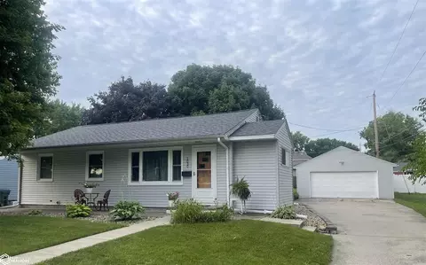 1030 G Pl, Nevada, IA 50201