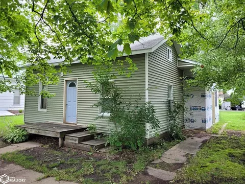 208 E Jackson St, Sigourney, IA 52591