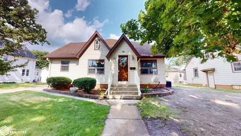 16 N 12th St, Clear Lake, IA 50428
