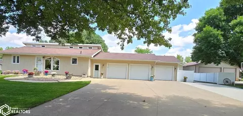 2236 Lynndale Rd, Oskaloosa, IA 52577