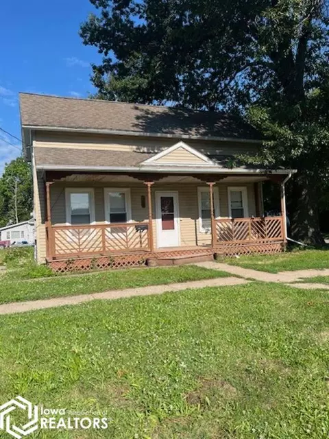 302 N 5th St, Fairfield, IA 52556