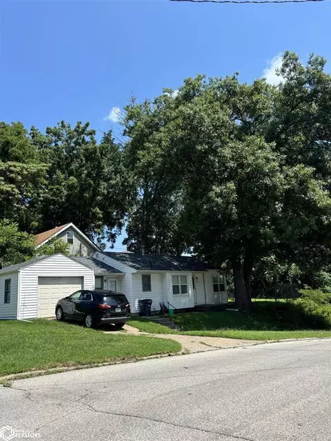 310 South St, Burlington, IA 52601