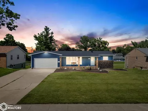 21 Edgeland Dr, Marshalltown, IA 50158