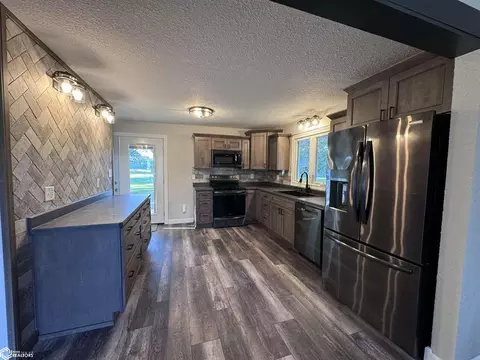 917 E Cross St, Centerville, IA 52544 photo 5