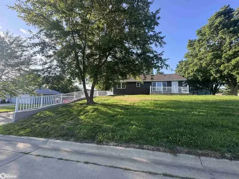 917 E Cross St, Centerville, IA 52544
