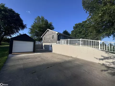 917 E Cross St, Centerville, IA 52544 photo 3