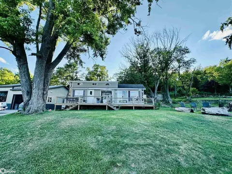 3157 Mississippi River Rd, Montrose, IA 52639