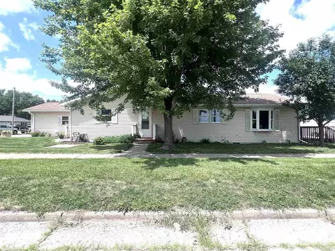 202 N East St, Hedrick, IA 52563