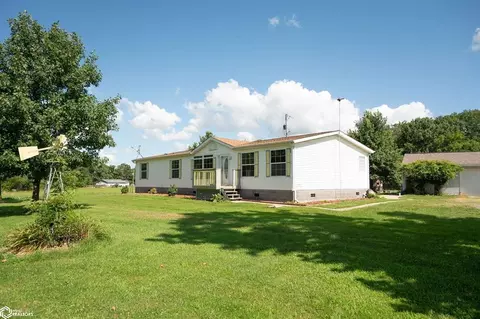 3391 Timberlake Dr, Keokuk, IA 52632