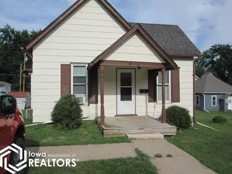 316 S Main St, Chariton, IA 50049