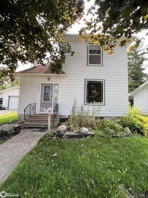 435 S 9th St, Forest City, IA 50436