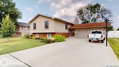 715 S Indiana Ave, Mason City, IA 50401