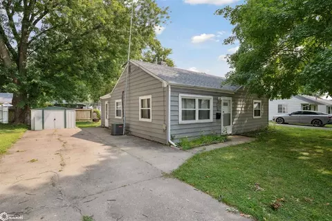 121 Indian Ter, Burlington, IA 52601