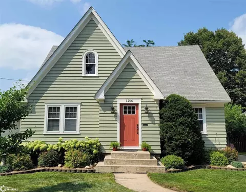 1206 W State St, Mason City, IA 50401