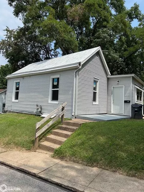 1222 Stowe St, Burlington, IA 52601