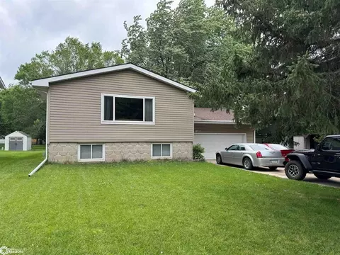 957 N 8th St, Clear Lake, IA 50428