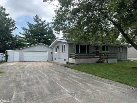 112 Centennial Dr, Mediapolis, IA 52637