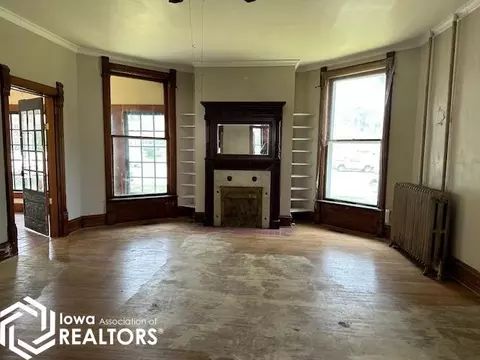 Living - 107 E Washington St, Centerville, IA 52544 photo 1 of 4