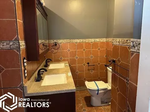 Bath - 107 E Washington St, Centerville, IA 52544 photo 3 of 4