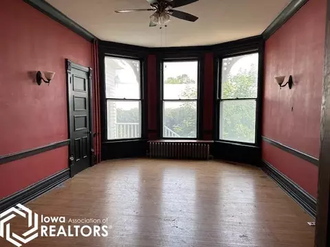Living - 107 E Washington St, Centerville, IA 52544 photo 3 of 4