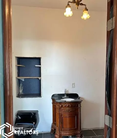 Bath - 107 E Washington St, Centerville, IA 52544 photo 1 of 4