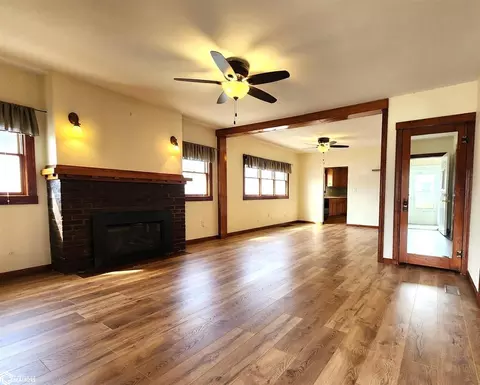 Living - 824 S Main St, Centerville, IA 52544 photo 2 of 6