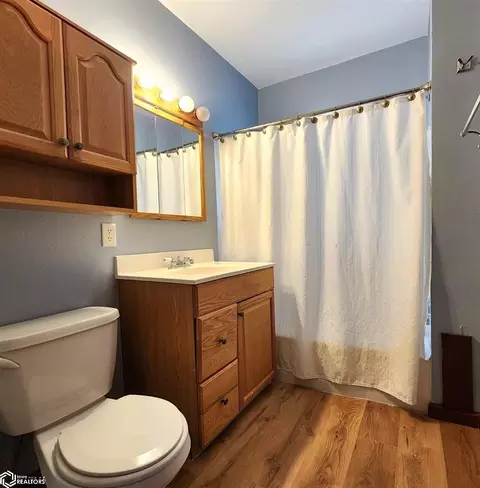 Bath - 824 S Main St, Centerville, IA 52544 photo 2 of 2