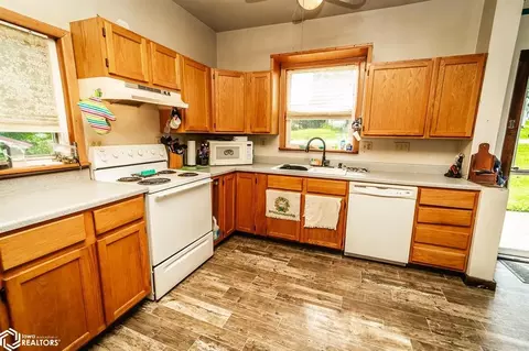 406 4th St, Garwin, IA 50632 photo 8