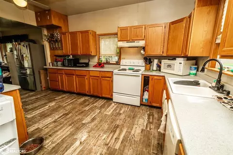 406 4th St, Garwin, IA 50632 photo 7