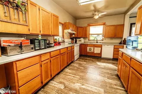 406 4th St, Garwin, IA 50632 photo 9