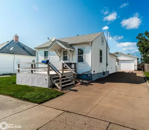 704 Jackson St, Marshalltown, IA 50158