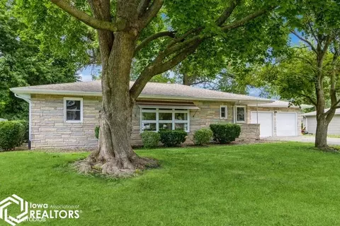 1108 N 2nd Ave, Washington, IA 52353