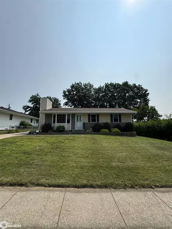  1004 Skylane Dr, Norwalk, IA 50211 photo 3