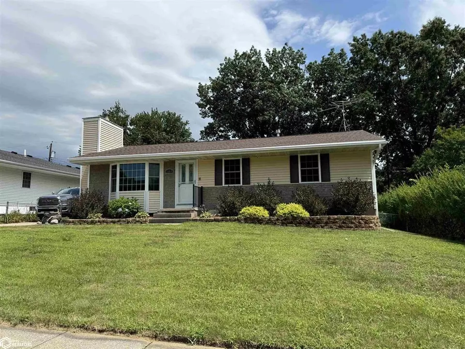  1004 Skylane Dr, Norwalk, IA 50211 photo 1