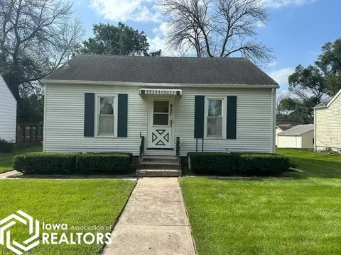 937 NE 10th St, Mason City, IA 50401