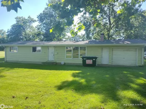 506 S East St, Sigourney, IA 52591