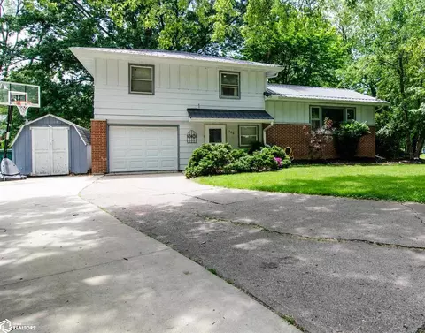 506 Belaire Dr, Fairfield, IA 52556