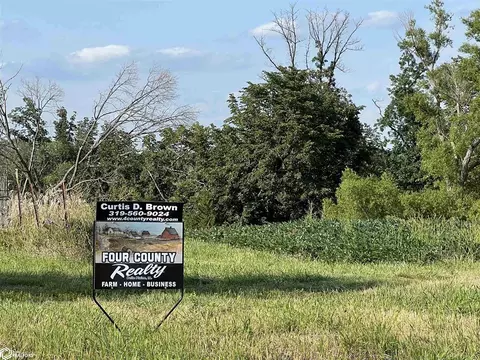 260 Th St Q Ave, Clutier, IA 52217