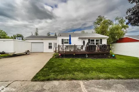 713 6th St, Gladbrook, IA 50635