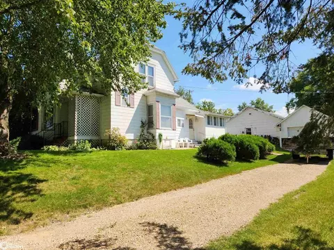 704 Park St, Tama, IA 52339