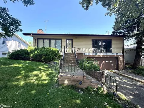 2512 N Shore Dr, Clear Lake, IA 50428