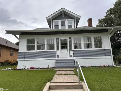 434 E Glasgow St, West Burlington, IA 52655
