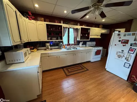 Kitchen - 702 W Maple St, Centerville, IA 52544 photo 2 of 3