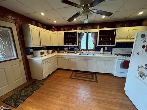 Kitchen - 702 W Maple St, Centerville, IA 52544 photo 1 of 3