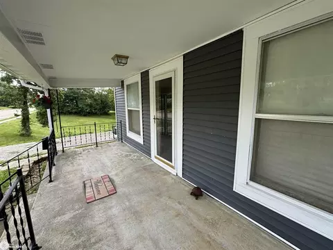 Exterior - 702 W Maple St, Centerville, IA 52544 photo 4 of 6