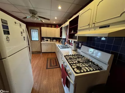 Kitchen - 702 W Maple St, Centerville, IA 52544 photo 3 of 3