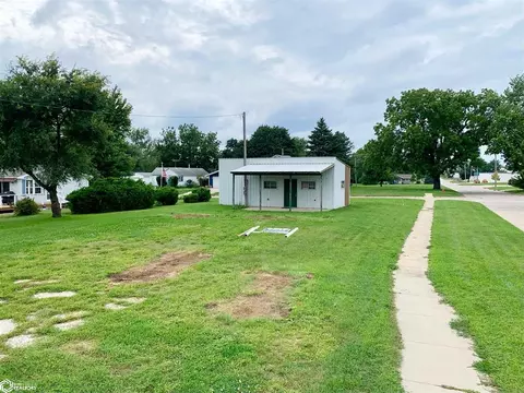 307 W Clark St, Jefferson, IA 50129